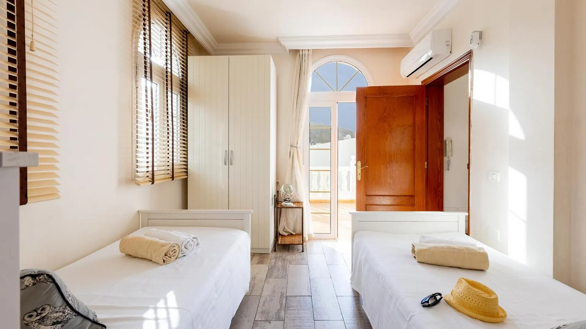 Villa Ocean Palm, Heated Pool! Costa Adeje