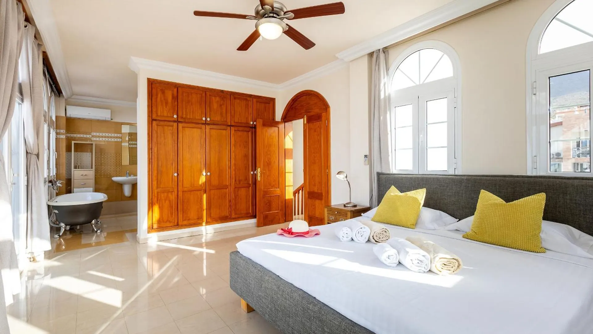 Villa Ocean Palm, Heated Pool! Costa Adeje  0*, Costa Adeje (Tenerife)